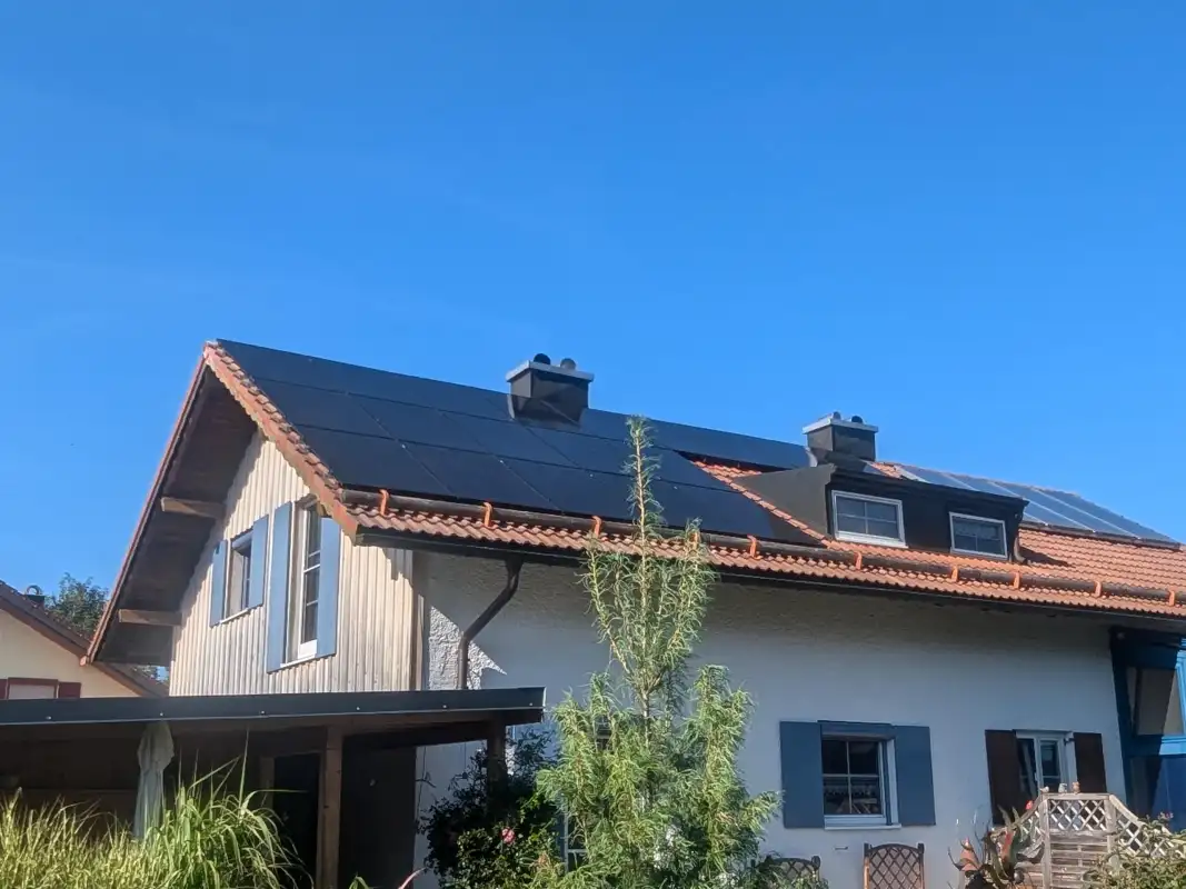 Zubau von PV-Modulen auf Einfamilienhaus